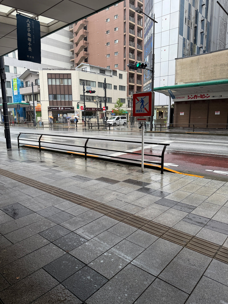 台風接近してますが営業中