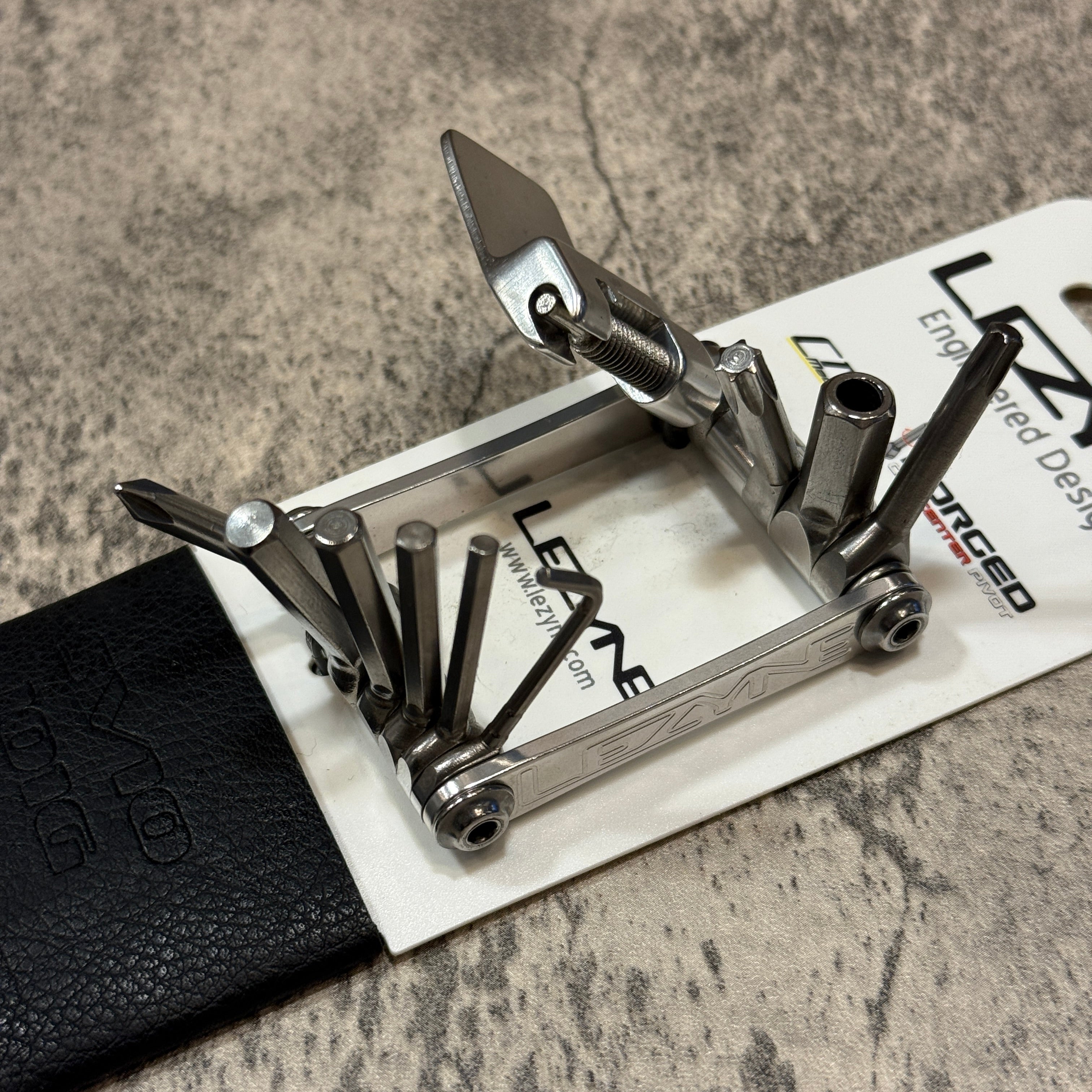 在庫限り特価/ LEZYNE SV 10