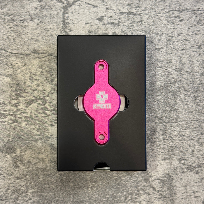 Muc-0ff｜SECURE TAG HOLDER
