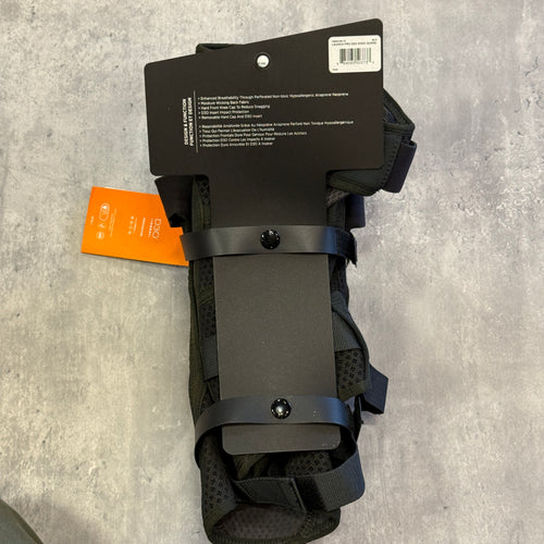 FOX/ LAUNCH PRO D30 KNEE GUARD