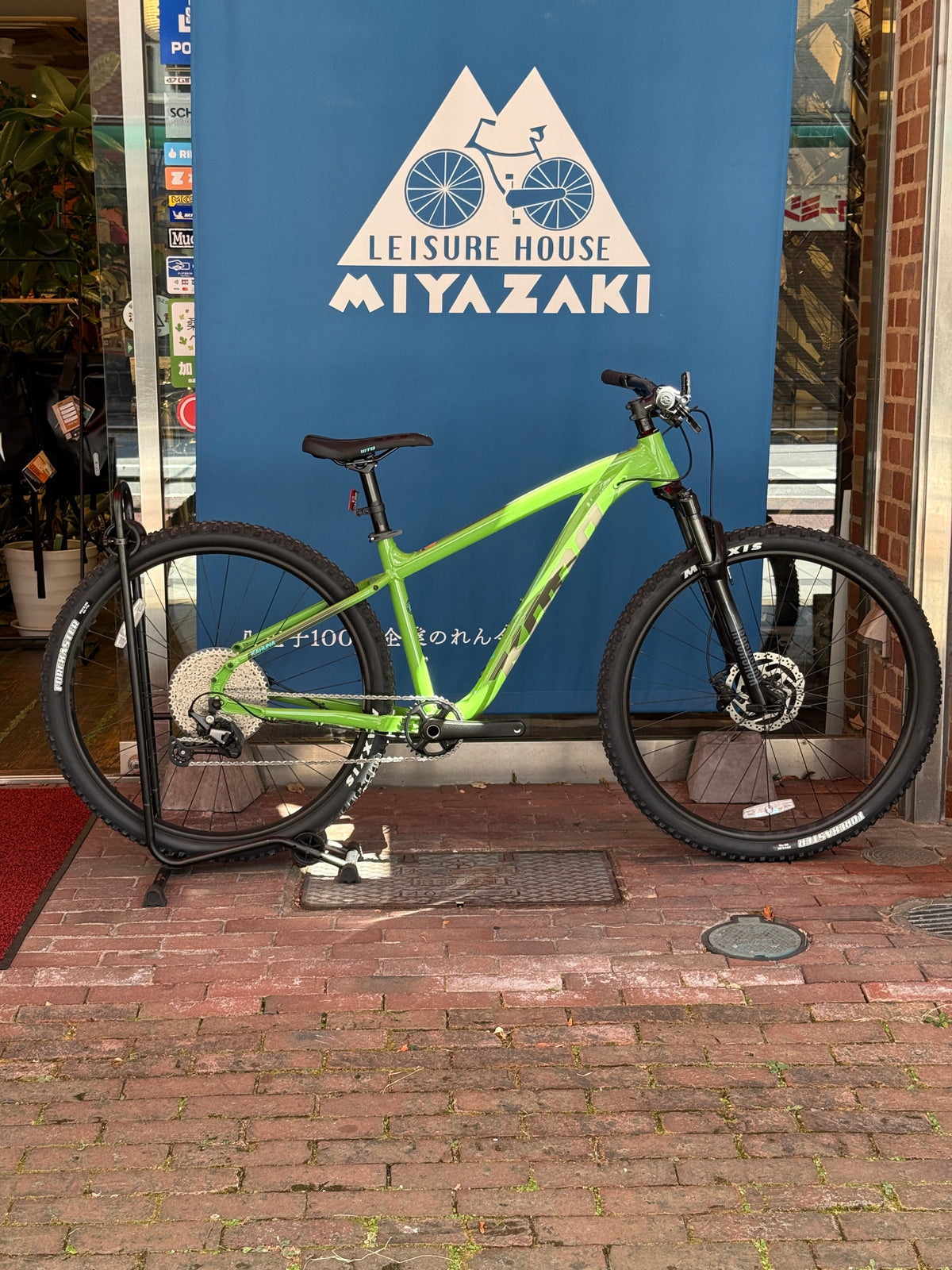 KONA KAHUNA Gloss Kiwi 店頭実車